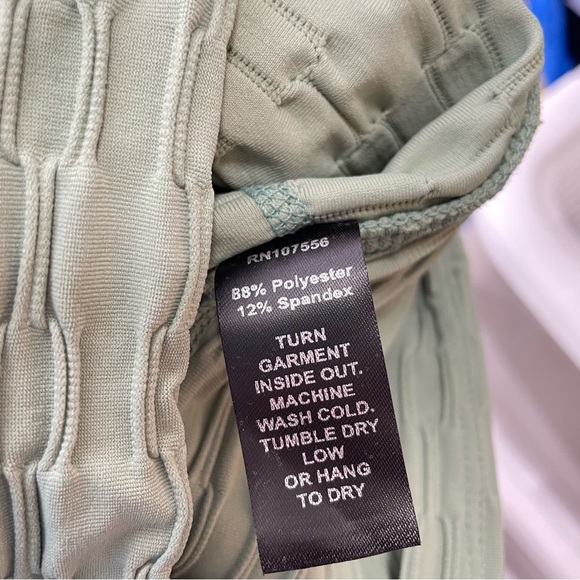 Lola Getts Hi-Rise Capri Link Pattern in Moss, Large - Picture 4 of 7